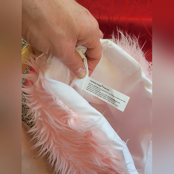 Pink fuzzy purse - Picture 10 of 10